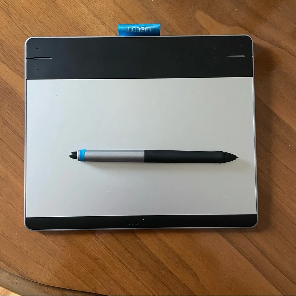 Wacom Inutos Pen and Touch Small Drawing Tablet CTH480